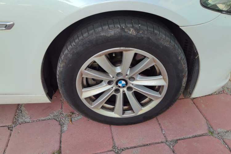 Used BMW 5 Series 2017 520Li Elegant Edition Right Front Wheel Hub