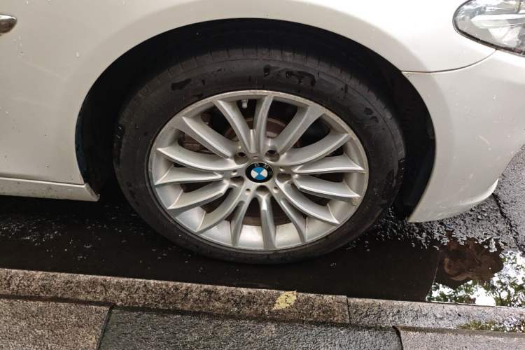 Used BMW 5 Series 2017 525Li Luxury Design Package Right Front Wheel Hub