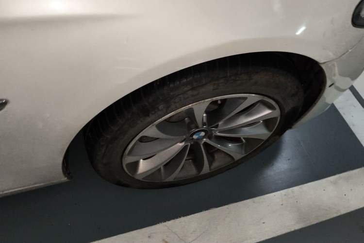 Used BMW 5 Series 2017 528Li Leading Model Right Front Wheel Hub