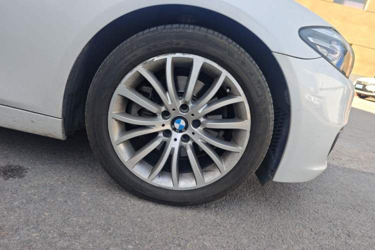 Used BMW 5 Series 2017 525Li Luxury Design Package Right Front Wheel Hub