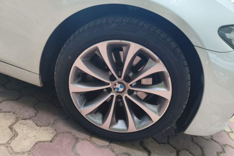 Used BMW 5 Series 2017 525Li Leading Model Right Front Wheel Hub