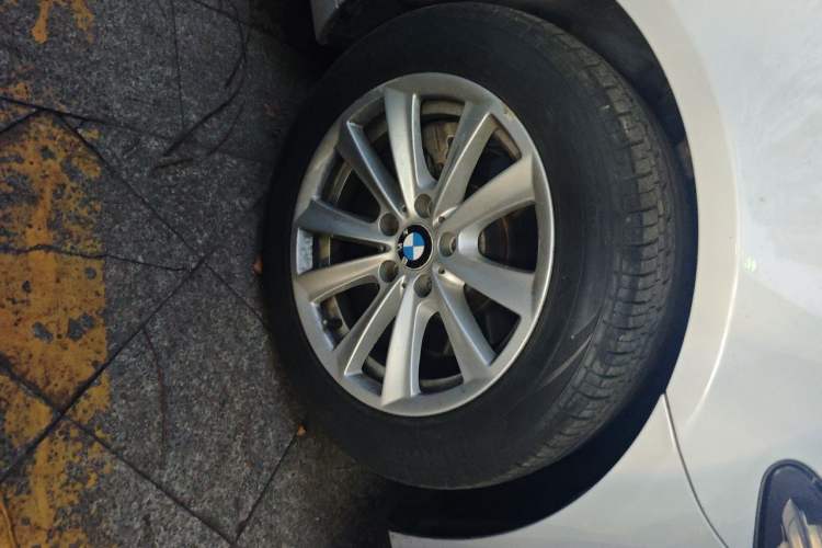 Used BMW 5 Series 2017 520Li Elegant Edition Right Front Wheel Hub