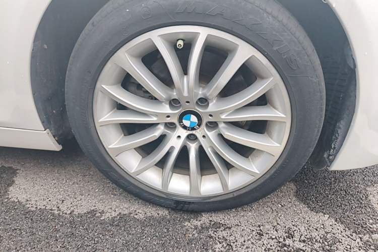 Used BMW 5 Series 2017 525Li Luxury Design Package Right Front Wheel Hub