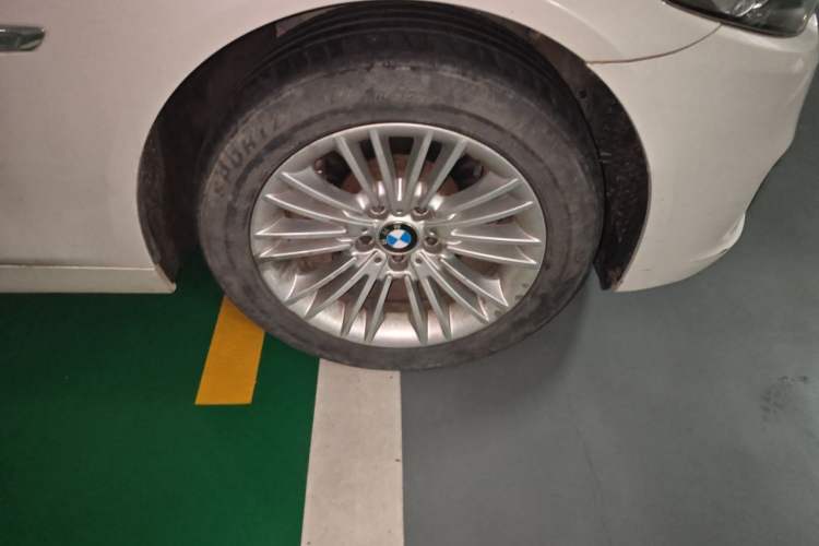 Used BMW 5 Series 2017 520Li Elegant Edition Right Front Wheel Hub