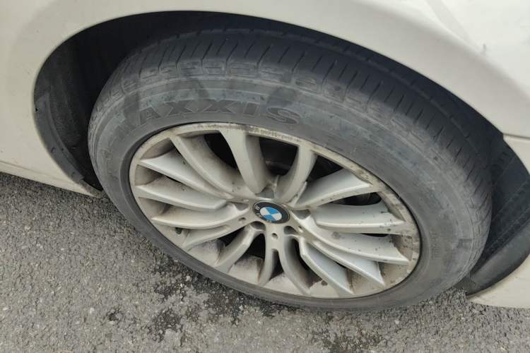 Used BMW 5 Series 2017 525Li Luxury Design Package Right Front Wheel Hub