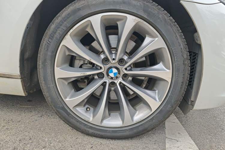 Used BMW 5 Series 2017 525Li Leading Model Right Front Wheel Hub