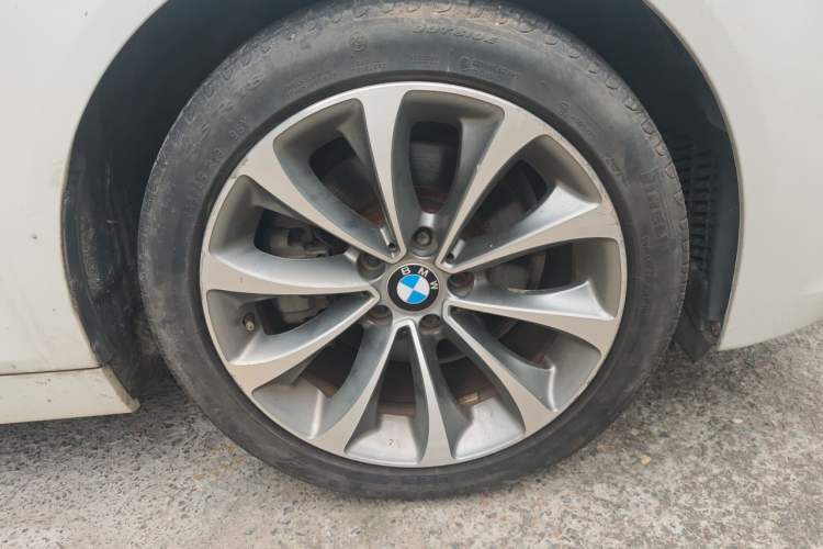 Used BMW 5 Series 2017 525Li Leading Model Right Front Wheel Hub