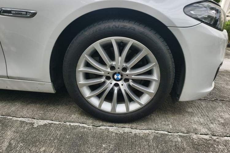 Used BMW 5 Series 2017 525Li Luxury Design Package Right Front Wheel Hub