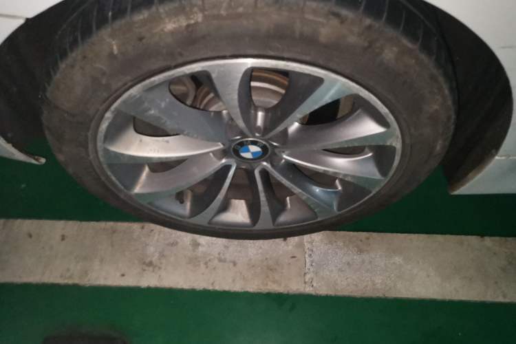 Used BMW 5 Series 2017 525Li Leading Model Right Front Wheel Hub