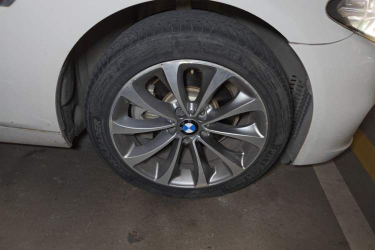 Used BMW 5 Series 2017 525Li Leading Model Right Front Wheel Hub