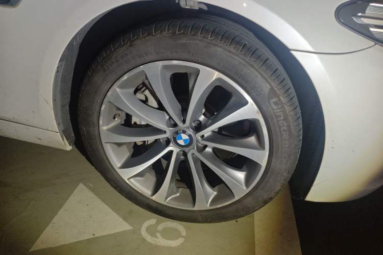Used BMW 5 Series 2017 528Li Leading Model Right Front Wheel Hub