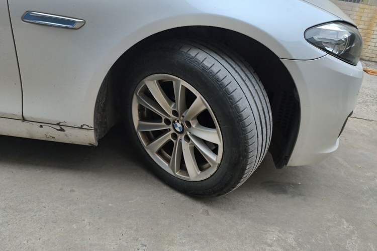 Used BMW 5 Series 2017 520Li Elegant Edition Right Front Wheel Hub