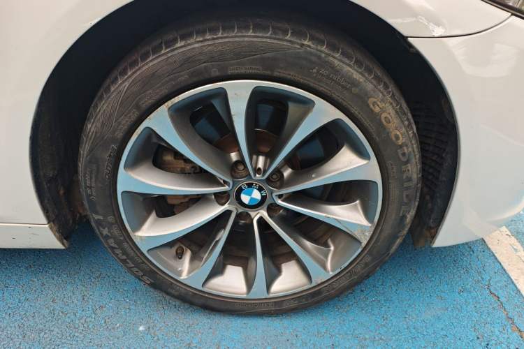 Used BMW 5 Series 2017 525Li Leading Model Right Front Wheel Hub