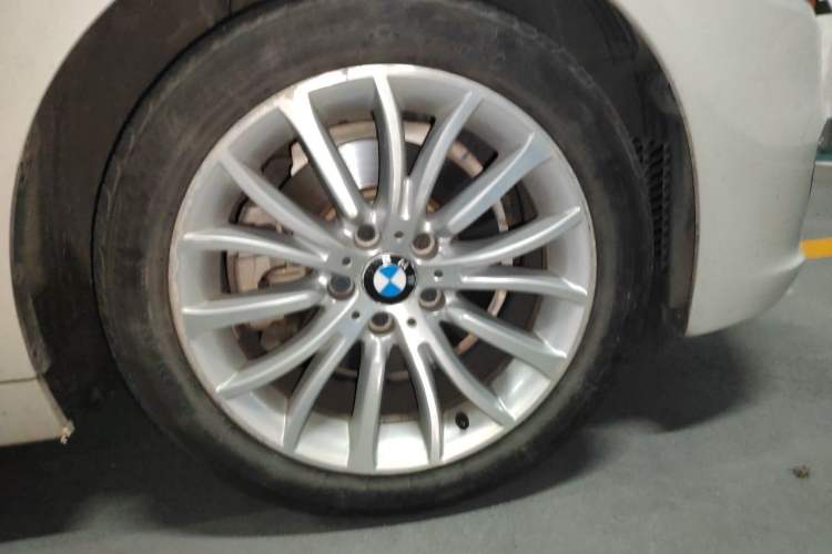 Used BMW 5 Series 2017 525Li Luxury Design Package Right Front Wheel Hub