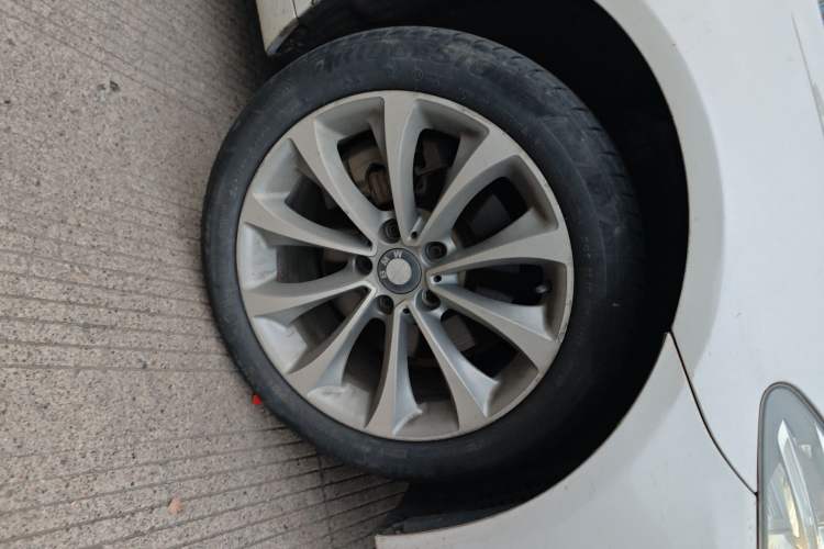 Used BMW 5 Series 2017 520Li Elegant Edition Right Front Wheel Hub
