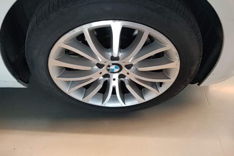 Used BMW 5 Series 2017 525Li Luxury Design Package Right Front Wheel Hub