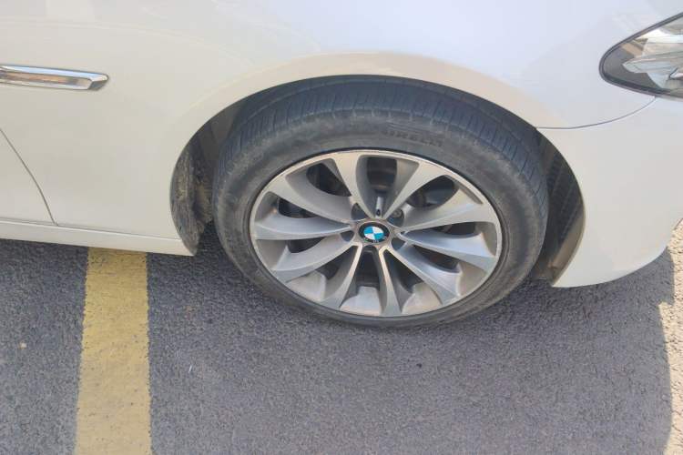 Used BMW 5 Series 2017 525Li Leading Model Right Front Wheel Hub