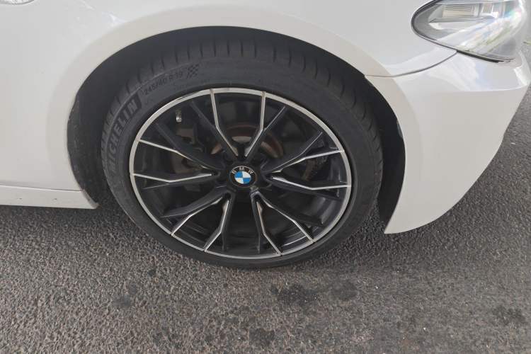 Used BMW 5 Series 2017 525Li Luxury Design Package Right Front Wheel Hub