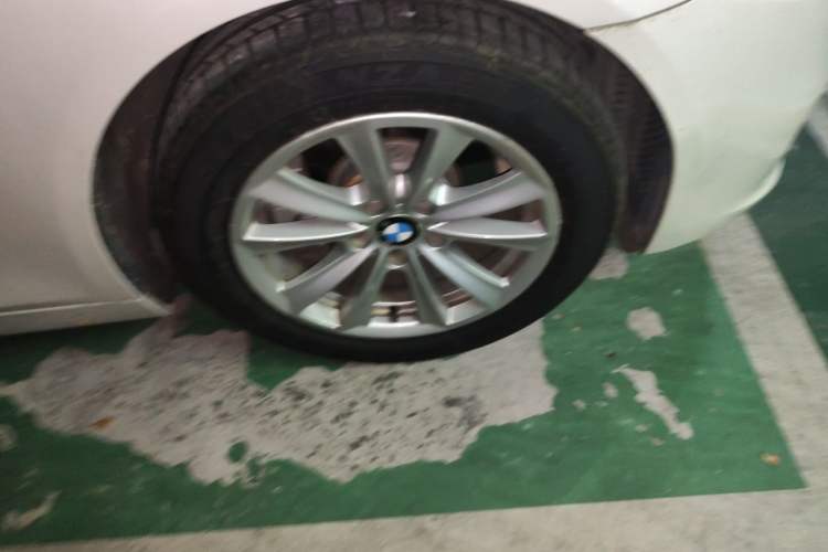 Used BMW 5 Series 2017 520Li Elegant Edition Right Front Wheel Hub