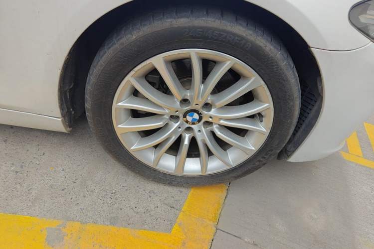 Used BMW 5 Series 2017 525Li Luxury Design Package Right Front Wheel Hub