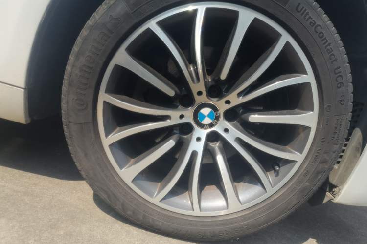 Used BMW 5 Series 2017 525Li Luxury Design Package Right Front Wheel Hub