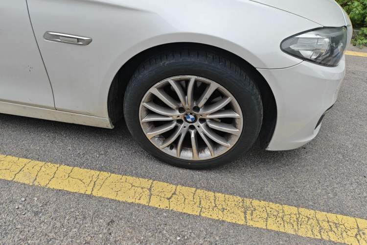 Used BMW 5 Series 2017 520Li Elegant Edition Right Front Wheel Hub