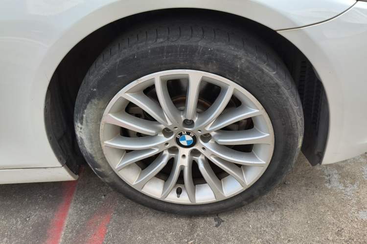 Used BMW 5 Series 2017 525Li Luxury Design Package Right Front Wheel Hub