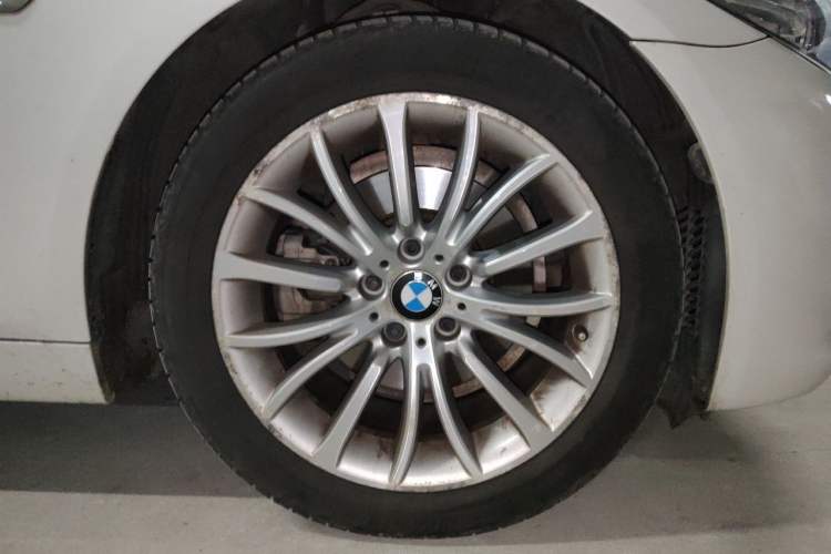 Used BMW 5 Series 2017 525Li Luxury Design Package Right Front Wheel Hub