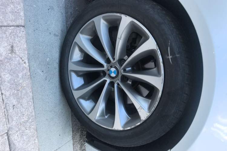 Used BMW 5 Series 2017 525Li Leading Model Right Front Wheel Hub