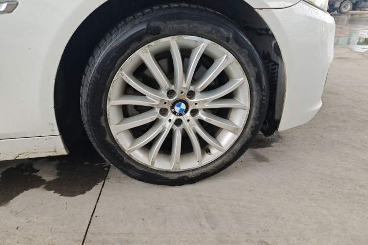 Used BMW 5 Series 2017 525Li Luxury Design Package Right Front Wheel Hub