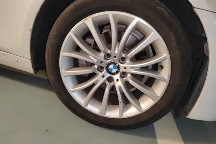 Used BMW 5 Series 2017 525Li Luxury Design Package Right Front Wheel Hub