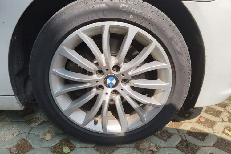 Used BMW 5 Series 2017 525Li Luxury Design Package Right Front Wheel Hub