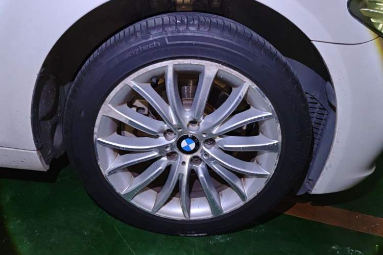 Used BMW 5 Series 2017 525Li Luxury Design Package Right Front Wheel Hub