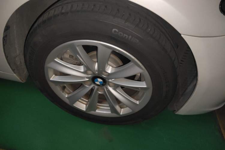 Used BMW 5 Series 2017 520Li Elegant Edition Right Front Wheel Hub