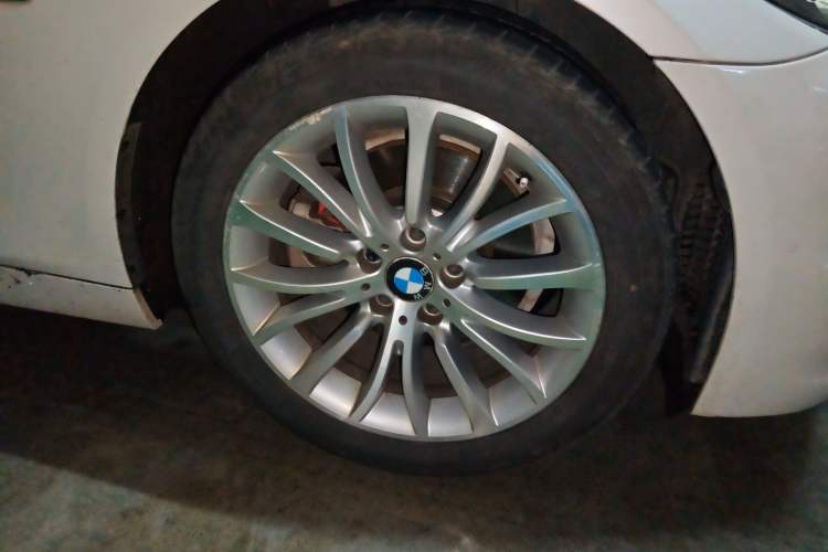 Used BMW 5 Series 2017 525Li Luxury Design Package Right Front Wheel Hub