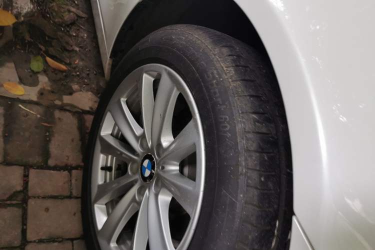 Used BMW 5 Series 2017 520Li Elegant Edition Right Front Wheel Hub