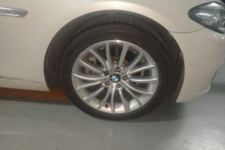 Used BMW 5 Series 2017 525Li Luxury Design Package Right Front Wheel Hub