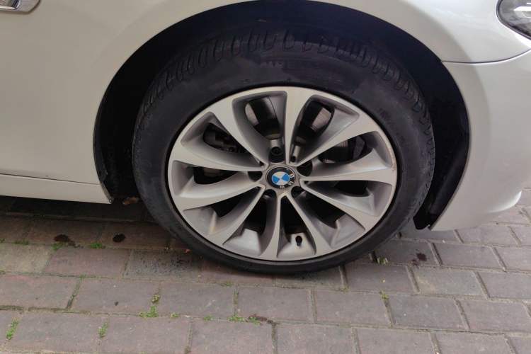 Used BMW 5 Series 2017 525Li Leading Model Right Front Wheel Hub