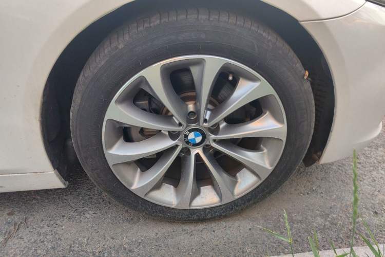 Used BMW 5 Series 2017 525Li Leading Model Right Front Wheel Hub