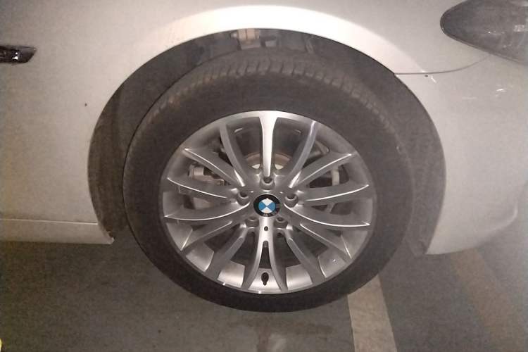 Used BMW 5 Series 2017 525Li Luxury Design Package Right Front Wheel Hub