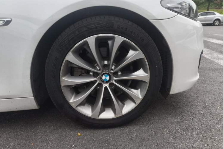 Used BMW 5 Series 2017 525Li Leading Model Right Front Wheel Hub