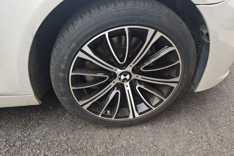 Used BMW 5 Series 2017 525Li Luxury Design Package Right Front Wheel Hub