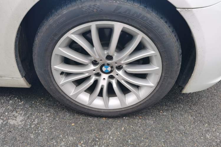Used BMW 5 Series 2017 525Li Leading Model Right Front Wheel Hub