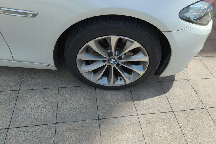 Used BMW 5 Series 2017 525Li Leading Model Right Front Wheel Hub
