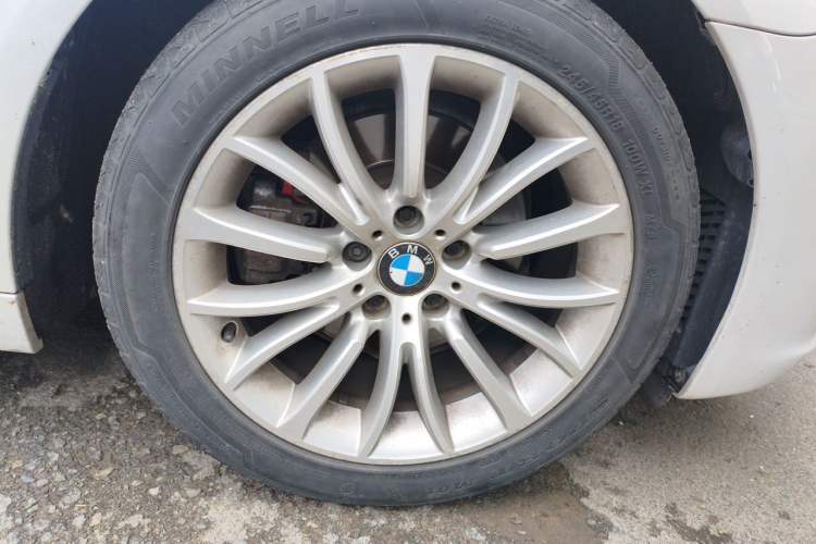 Used BMW 5 Series 2017 525Li Luxury Design Package Right Front Wheel Hub