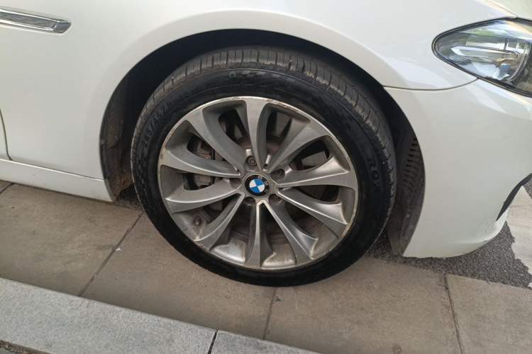 Used BMW 5 Series 2017 528Li Leading Model Right Front Wheel Hub