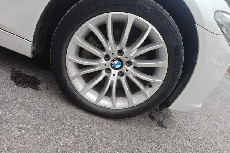Used BMW 5 Series 2017 525Li Leading Model Right Front Wheel Hub