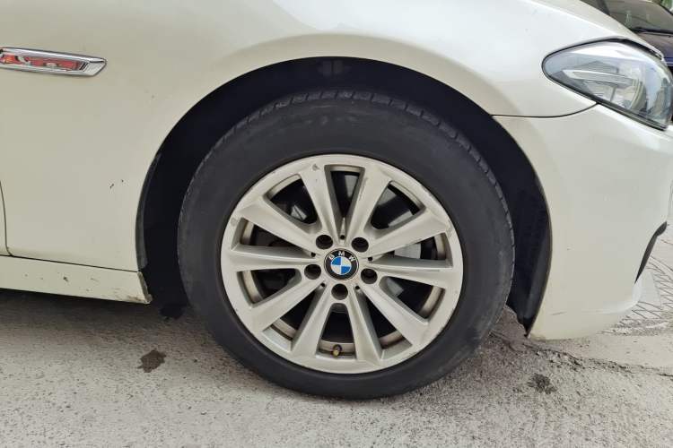 Used BMW 5 Series 2017 520Li Elegant Edition Right Front Wheel Hub