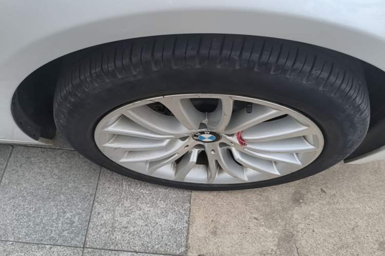 Used BMW 5 Series 2017 520Li Elegant Edition Right Front Wheel Hub