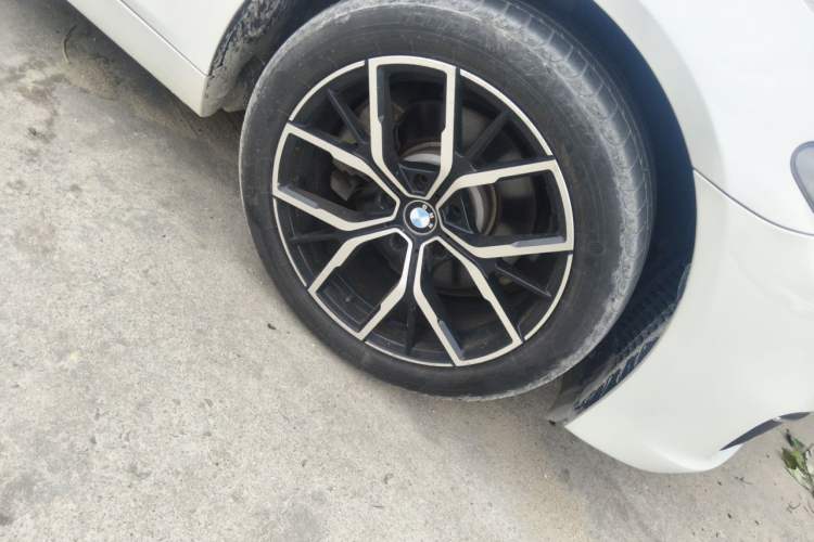 Used BMW 5 Series 2017 525Li Luxury Design Package Right Front Wheel Hub